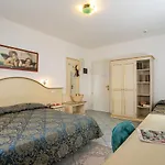 Elpiro Hotel