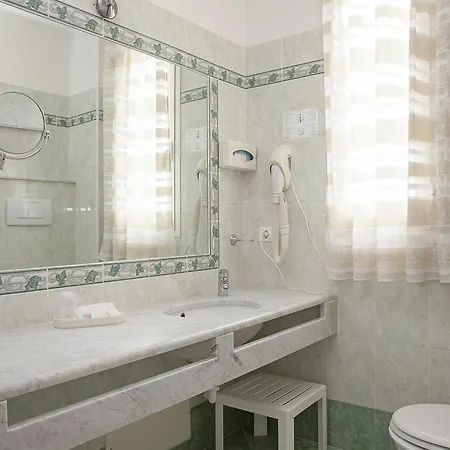 Elpiro Hotel 4*